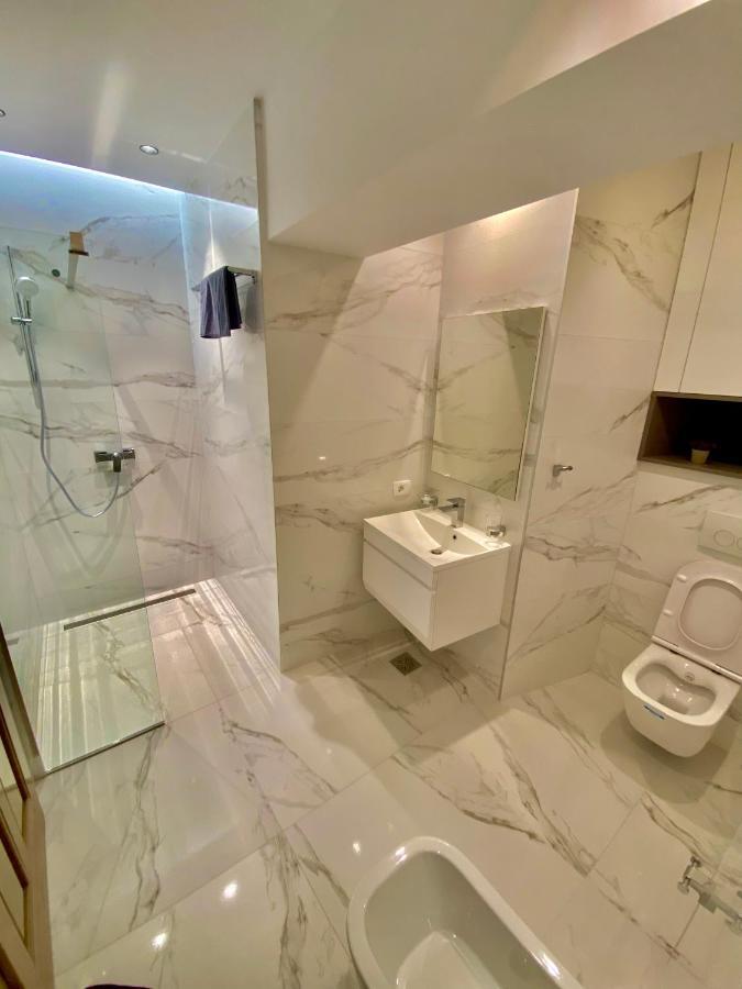 Blancris Boutique Apartment Брашов Екстериор снимка