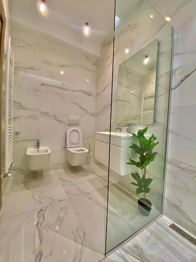 Blancris Boutique Apartment Брашов Екстериор снимка