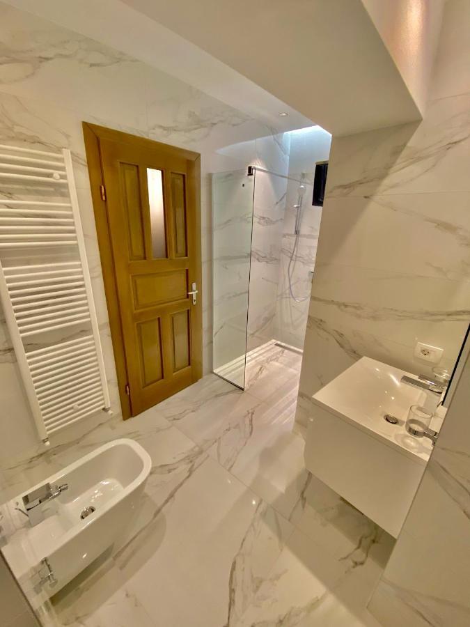 Blancris Boutique Apartment Брашов Екстериор снимка