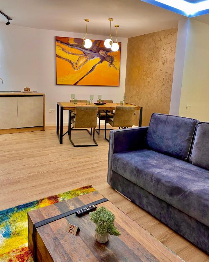 Blancris Boutique Apartment Брашов Екстериор снимка