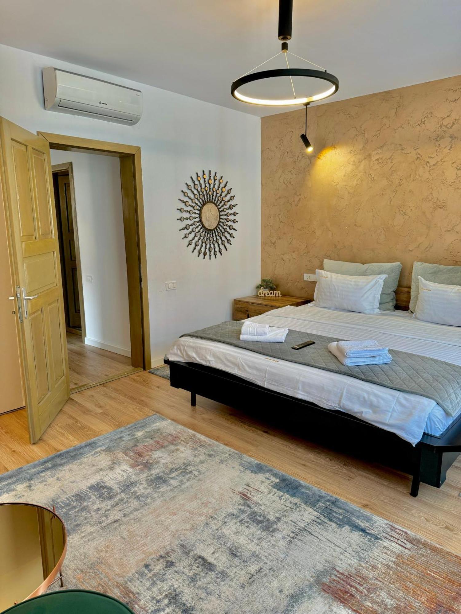 Blancris Boutique Apartment Брашов Екстериор снимка
