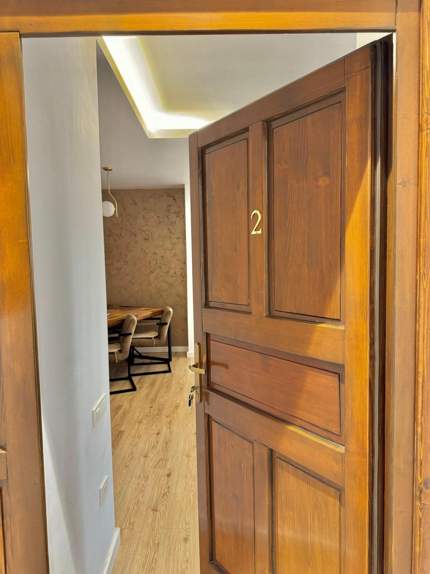 Blancris Boutique Apartment Брашов Екстериор снимка