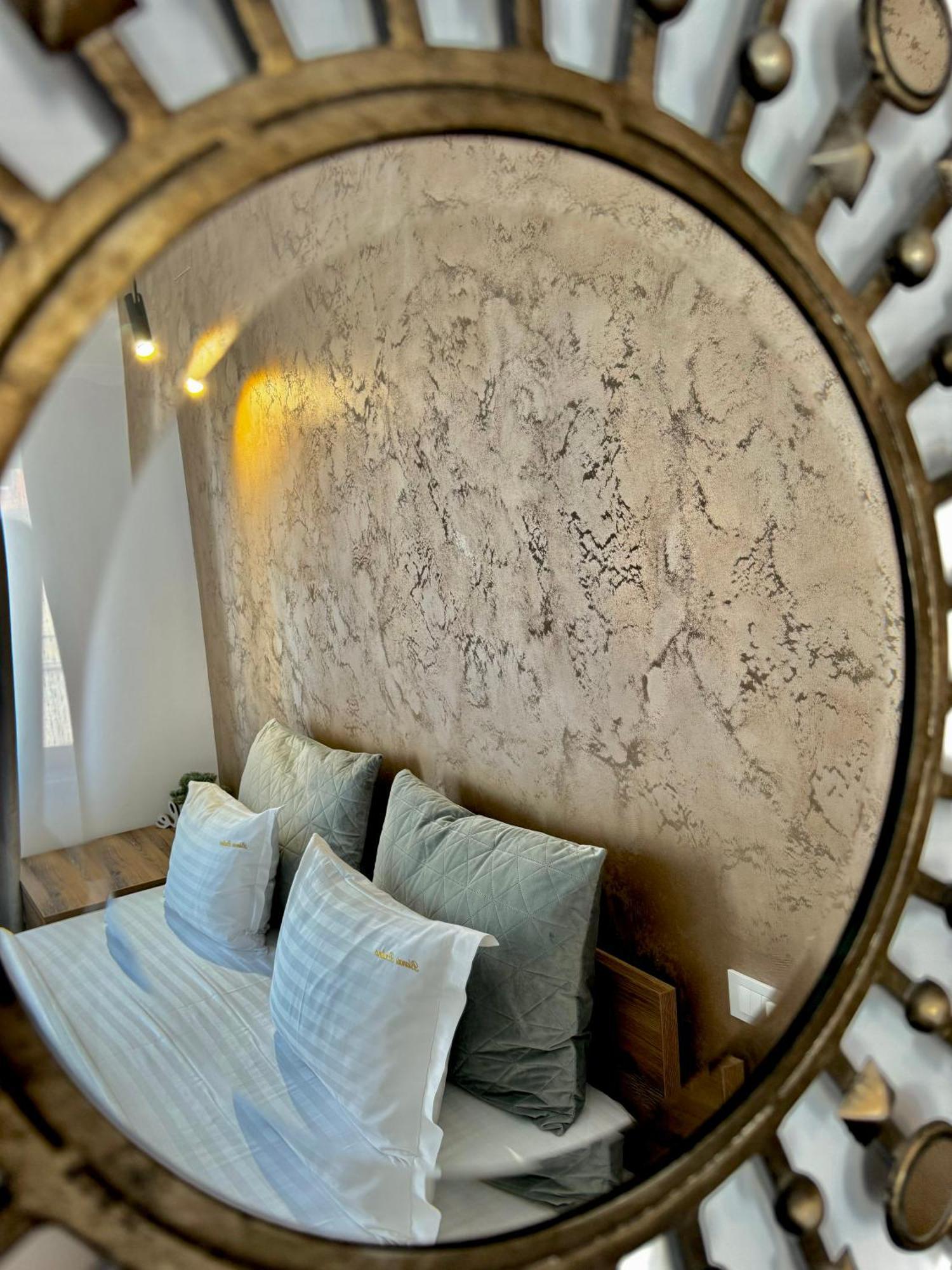 Blancris Boutique Apartment Брашов Екстериор снимка