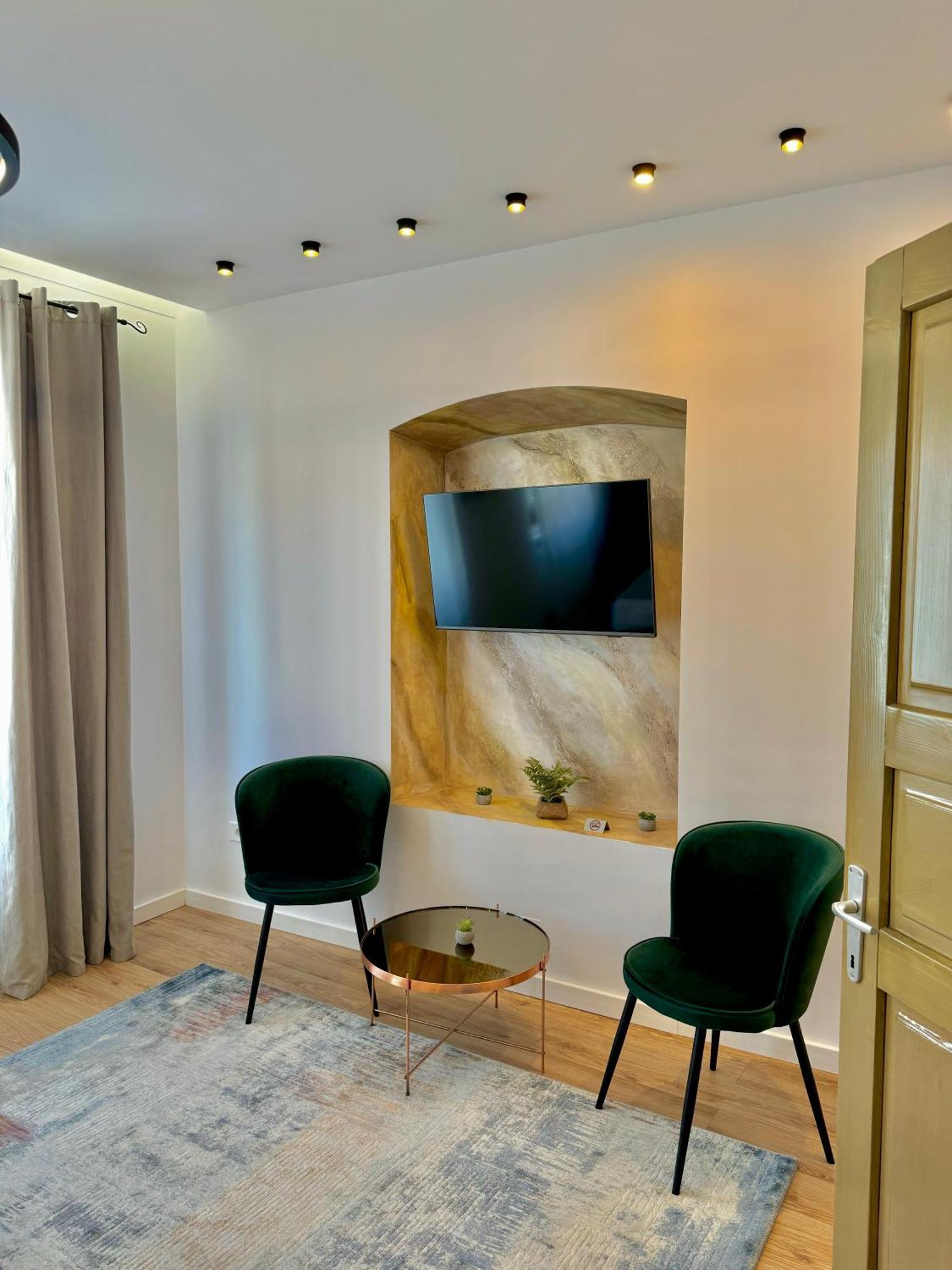 Blancris Boutique Apartment Брашов Екстериор снимка