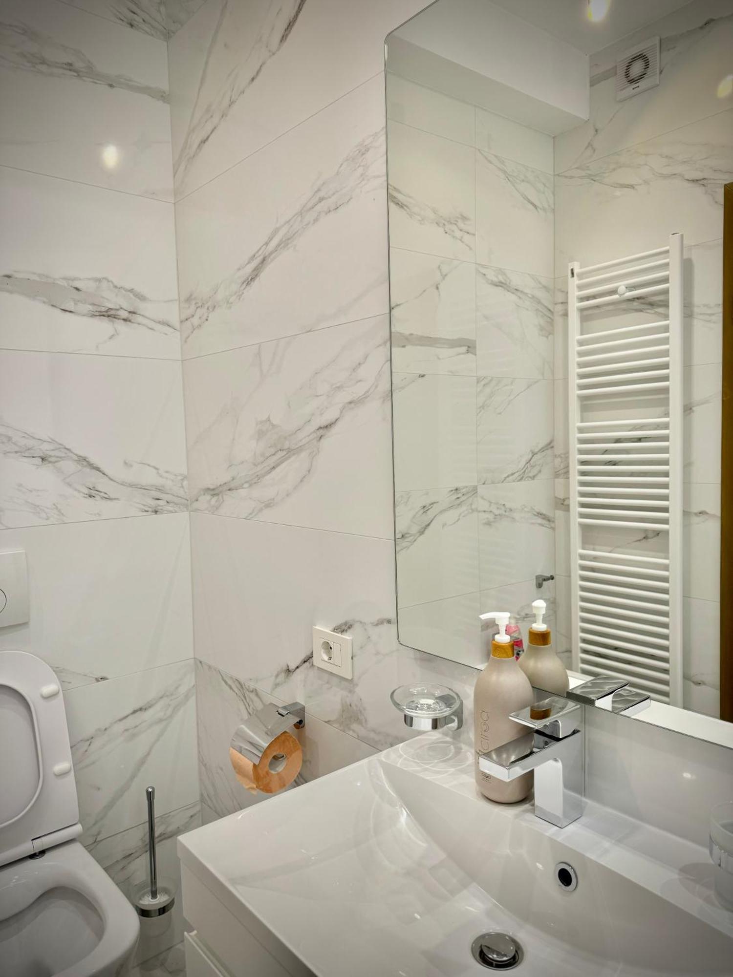 Blancris Boutique Apartment Брашов Екстериор снимка