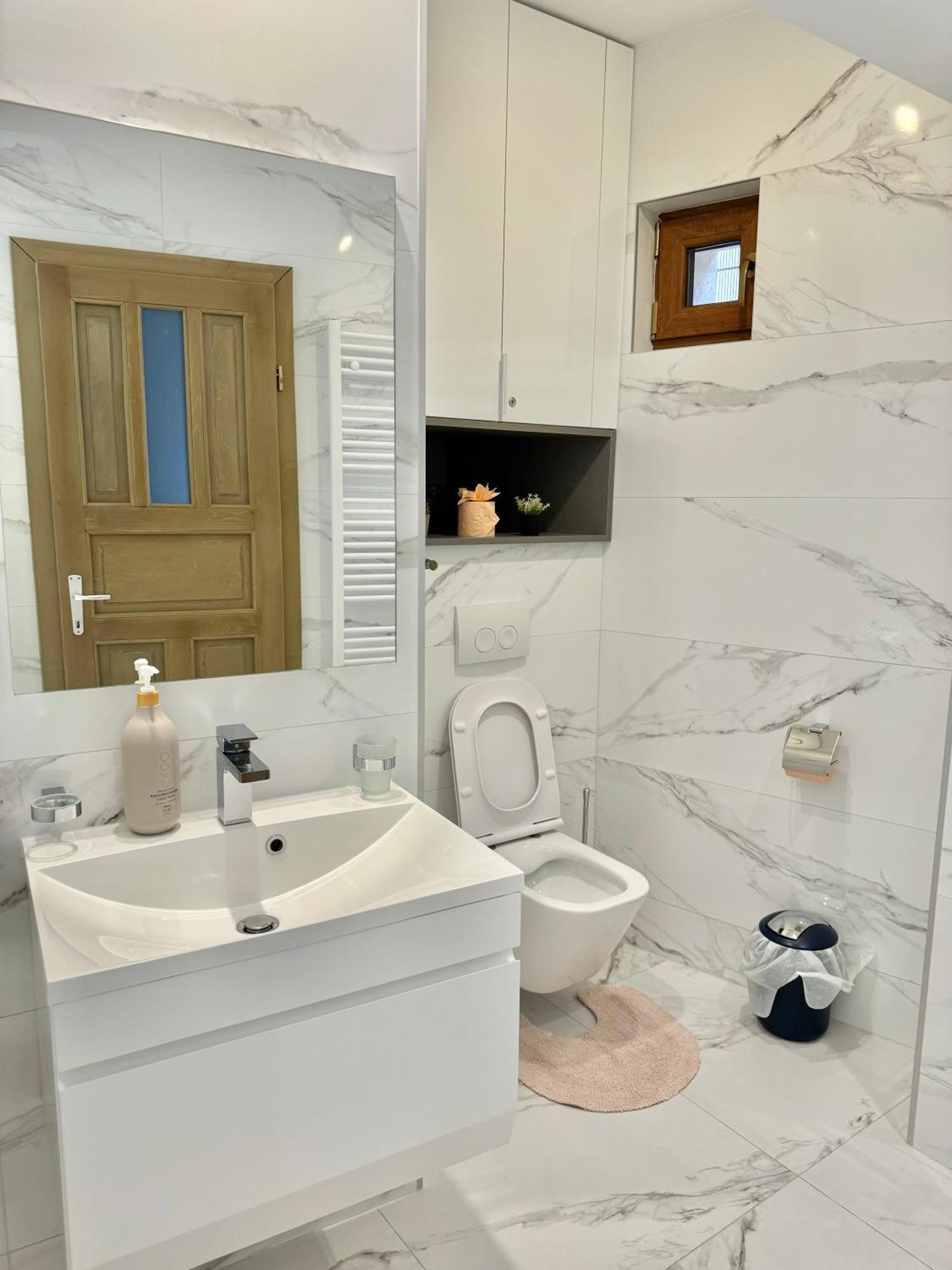 Blancris Boutique Apartment Брашов Екстериор снимка