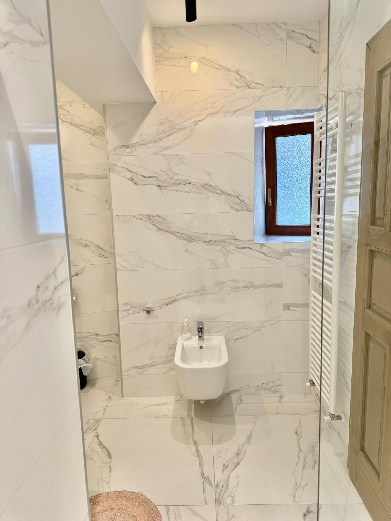 Blancris Boutique Apartment Брашов Екстериор снимка