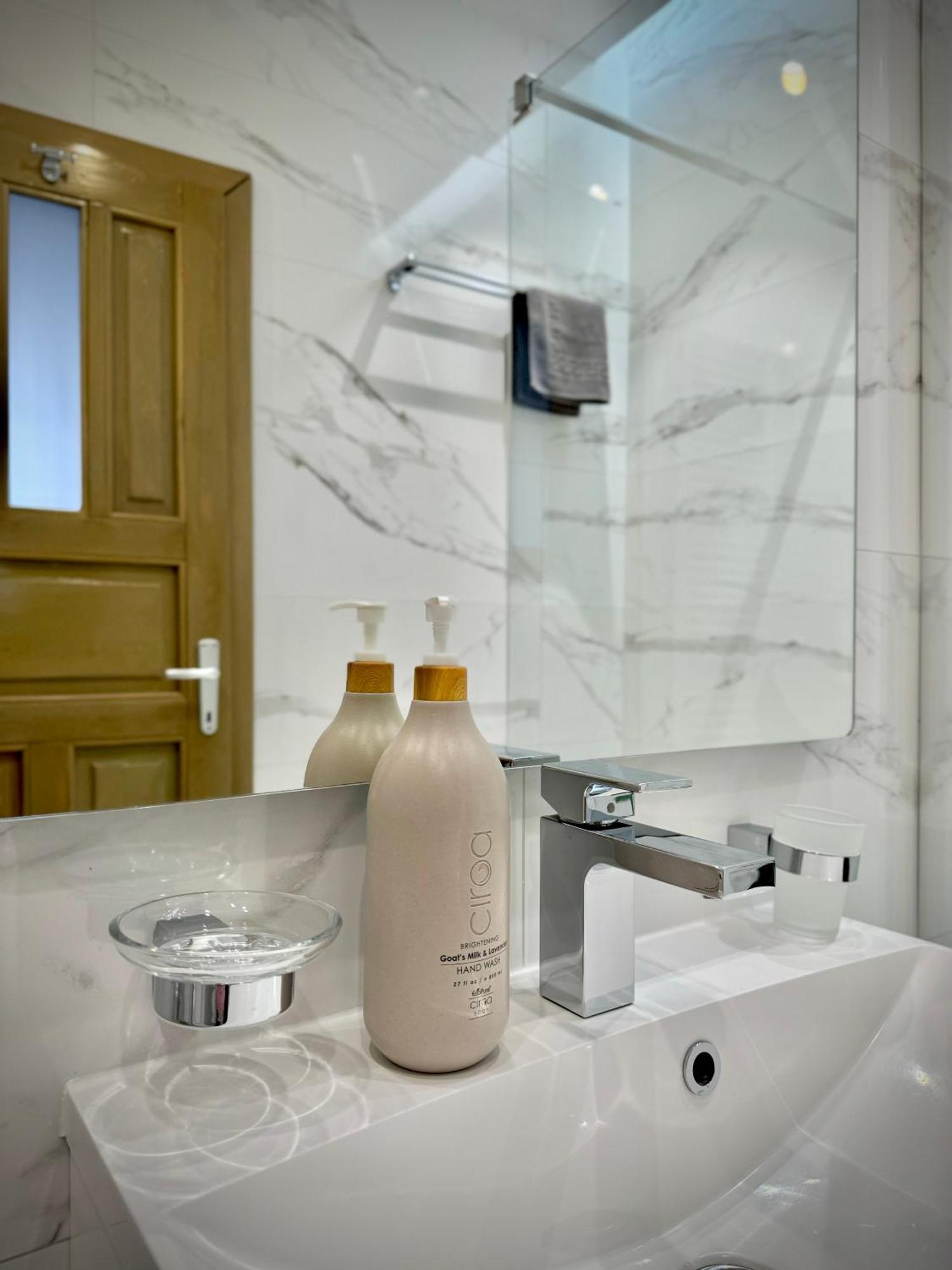 Blancris Boutique Apartment Брашов Екстериор снимка