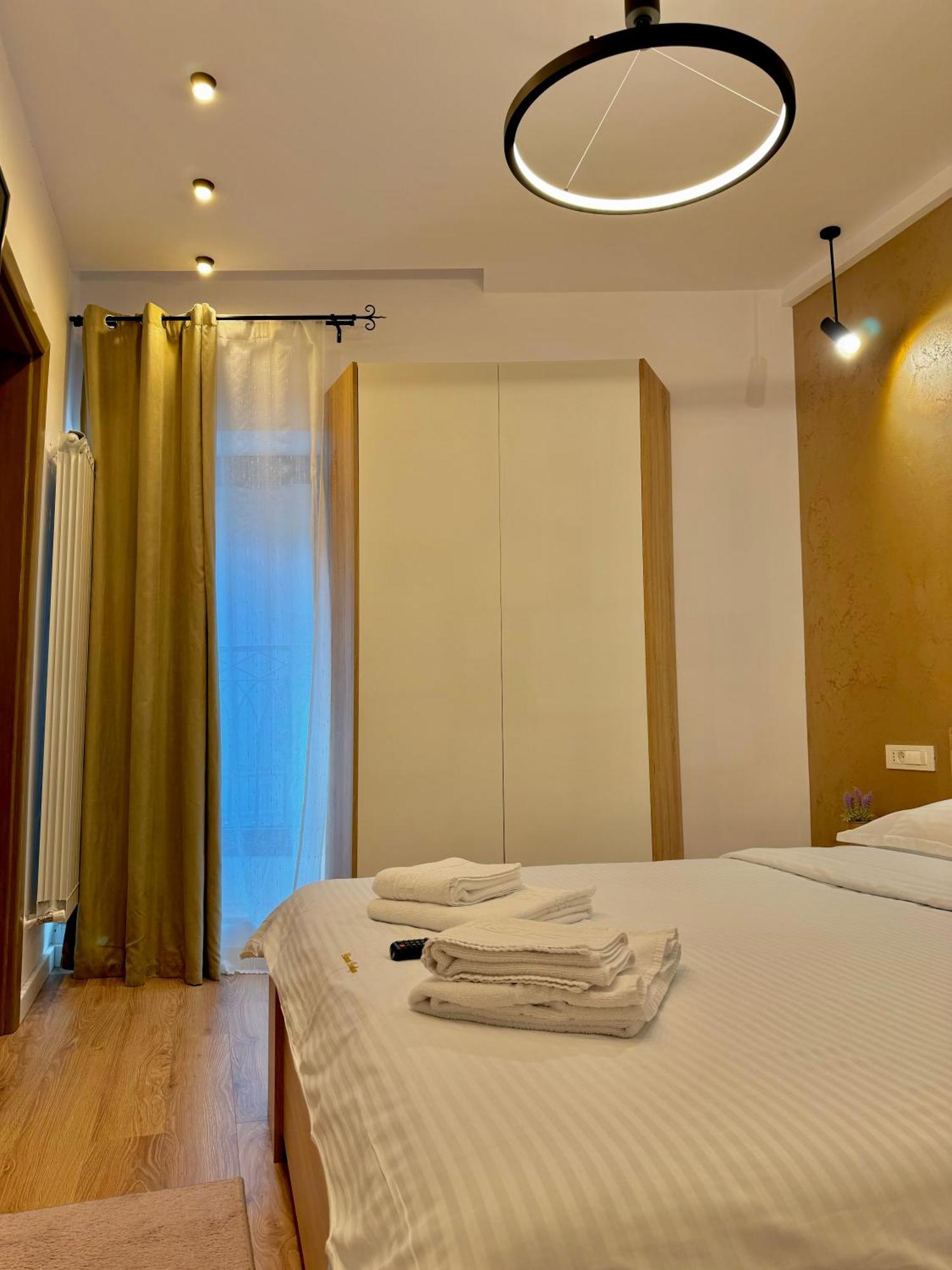 Blancris Boutique Apartment Брашов Екстериор снимка
