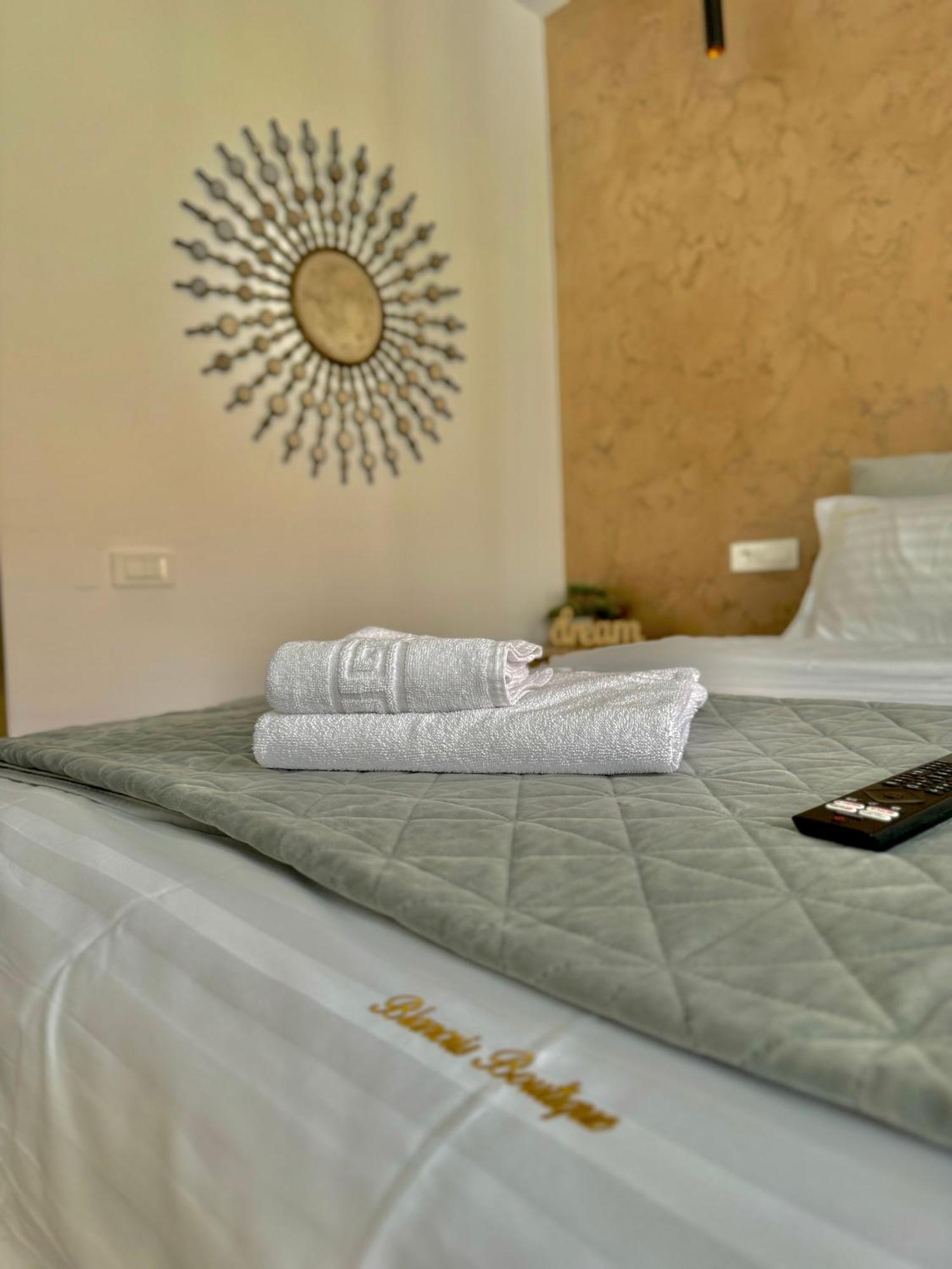 Blancris Boutique Apartment Брашов Екстериор снимка